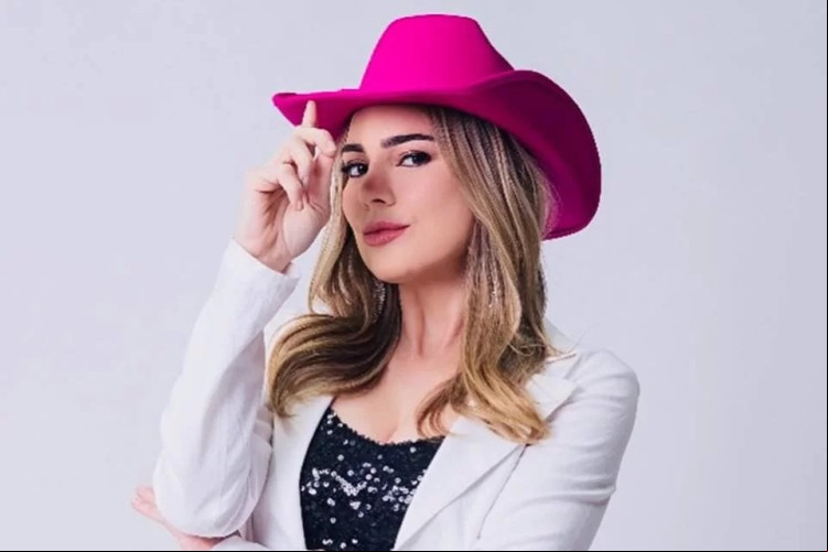 Rachel Sheherazade assina contrato com patrocinador de A Fazenda 15 após ser expulsa.