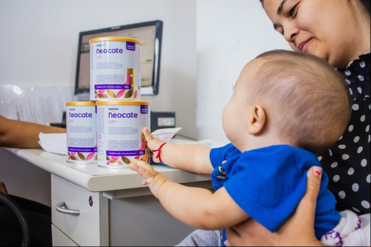 FORTALEZA, CEARÁ, 20-10-2023: Mutirão de atendimentos do Programa APLV, que atende crianças para diagnóstico de alergia à proteína do leite de vaca, para assim receberem leites apropriados para o consumo. (Foto: Fernanda Barros/ O Povo)