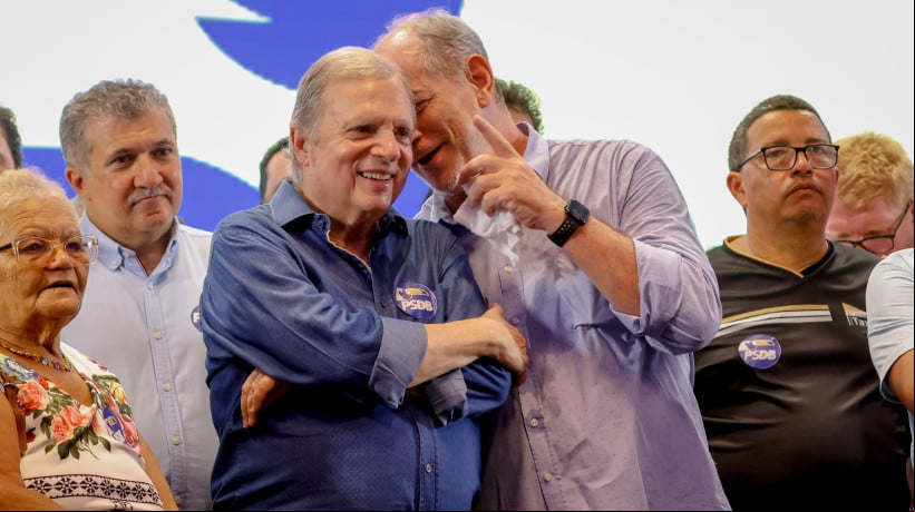 Ciro compartilhou registro antigo da época que era governador