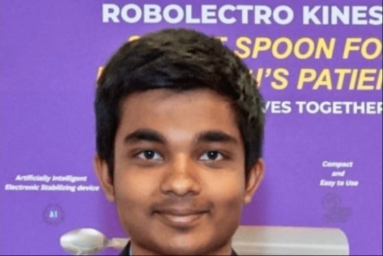 Aarav Avil, de 17 anos, desenvolve colher que ajuda a controlar tremores na mão.