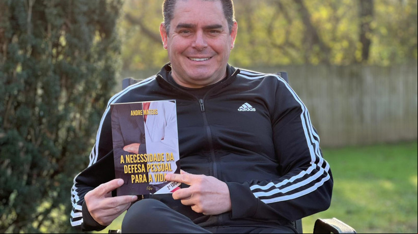 O livro está disponível para venda no site da Editora Filos