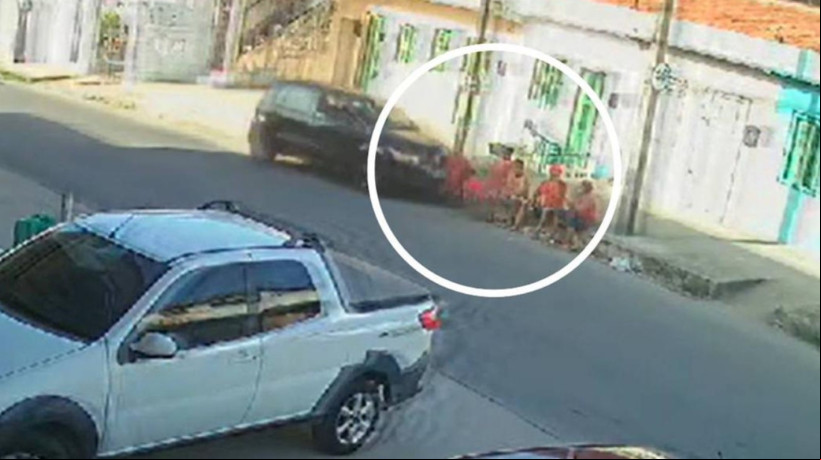 Segundo informações da Polícia Militar, as três vítimas sofreram diversas lesões, em regiões como clavícula, pernas e pés