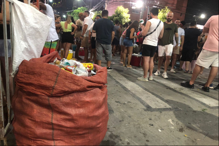 Apesar de não haver garis no local, o polo da Mocinha impressiona com a limpeza Apesar de não haver garis no local, o polo da Mocinha impressiona com a limpeza