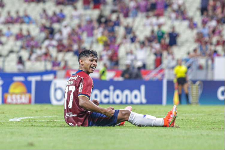 Meia Kervin Andrade no jogo Fortaleza x River-PI, no Castelão, pela Copa do Nordeste 2024