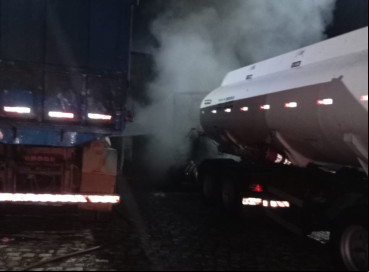 Carreta teve perda total na carroceria 