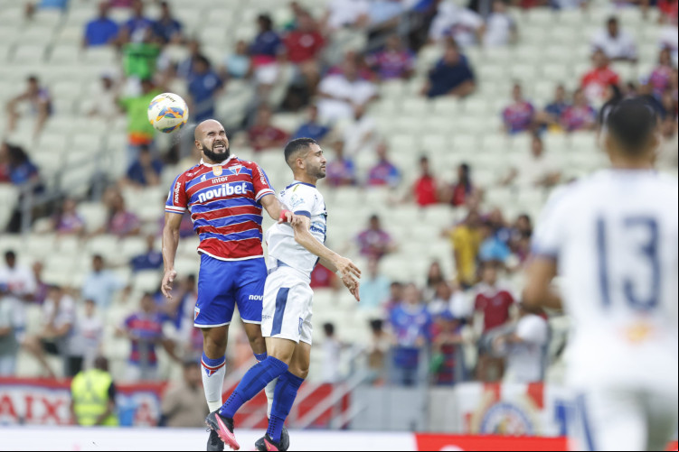 Zé Welison disputa lance no jogo Fortaleza x Maracanã, no Castelão, pelo Campeonato Cearense 2024 Zé Welison disputa lance no jogo Fortaleza x Maracanã, no Castelão, pelo Campeonato Cearense 2024