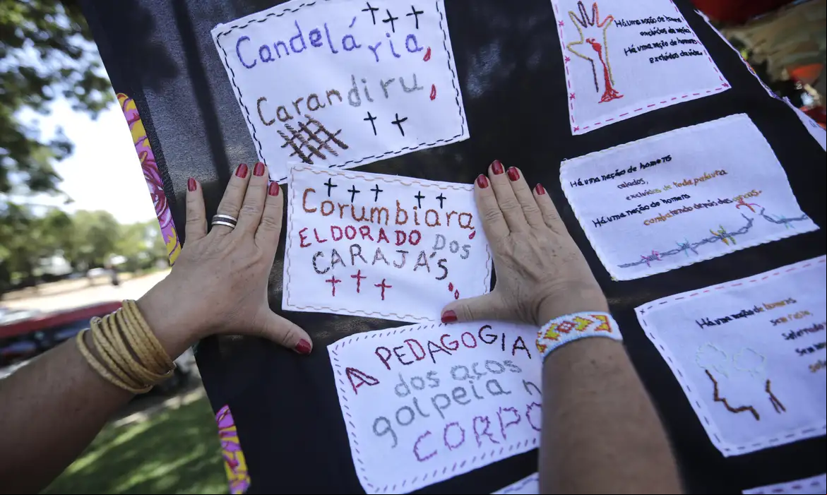 Caminhada em São Paulo homenageia vítimas da ditadura