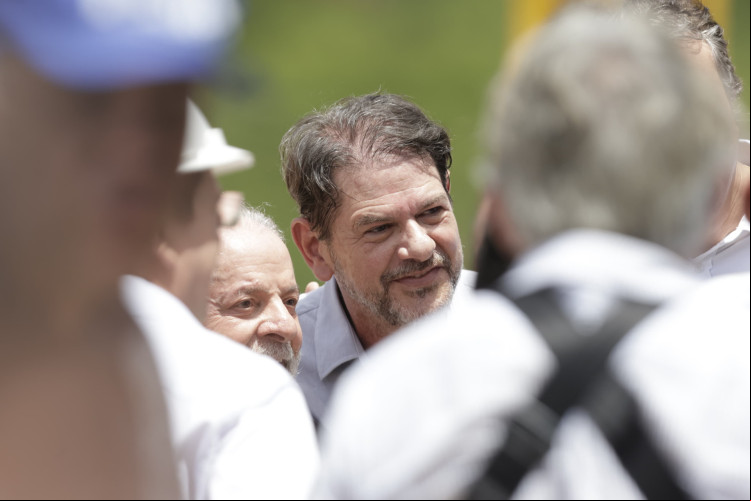 O senador Cid Gomes (PSB) está em Iguatu para acompanhar a agem do presidente Lula, de quem é aliado, pelo município. O ex-governador filiou nessa quinta-feira um ex-petista ao PSB, seu partido. PT e PSB tendem a ser adversários em Iguatu