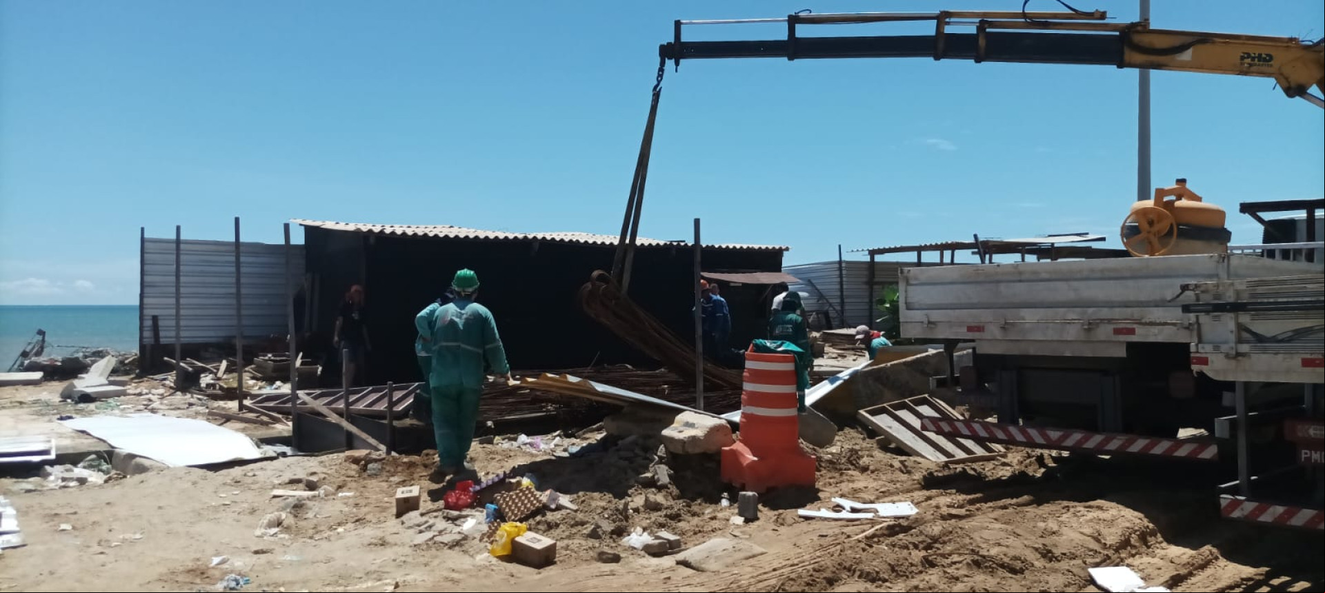 Maquinário de obra do Vila do Mar foi depredado por grupo criminoso. Serviços foram interrompidos até reposição das máquinas