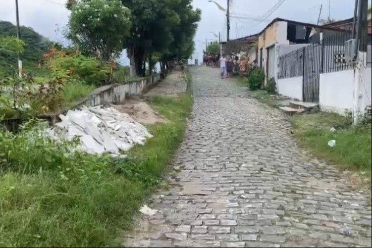 Local da ocorrência que deixou um pessoa morta, além de uma criança e uma professora feridas