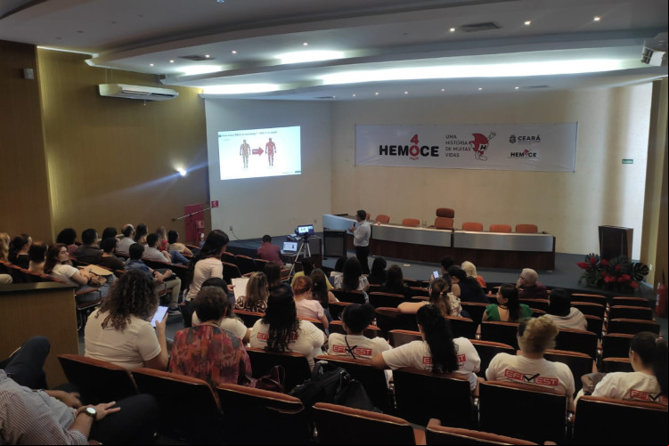 Evento foi realizado no auditório do Hemoce em Fortaleza, no bairro Rodolfo Teófilo, e contou falas sobre a doença e a atuação do hemocentro no tratamento de pacientes com a patologia