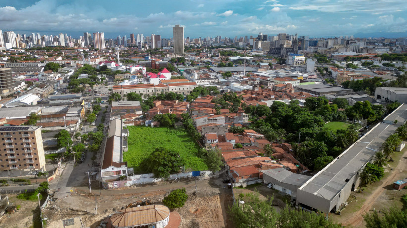 FORTALEZA, CEARÁ,  BRASIL- 22.04.2024: Poço da Draga, percepção dos moradores sobre o novo campus Iracema da UFC na comunidade da Poço da draga, noção de extensão dessa comunidade, de distribuição das residências e de inserção na cidade. (Foto: Aurélio Alves/JORNAL O POVO)