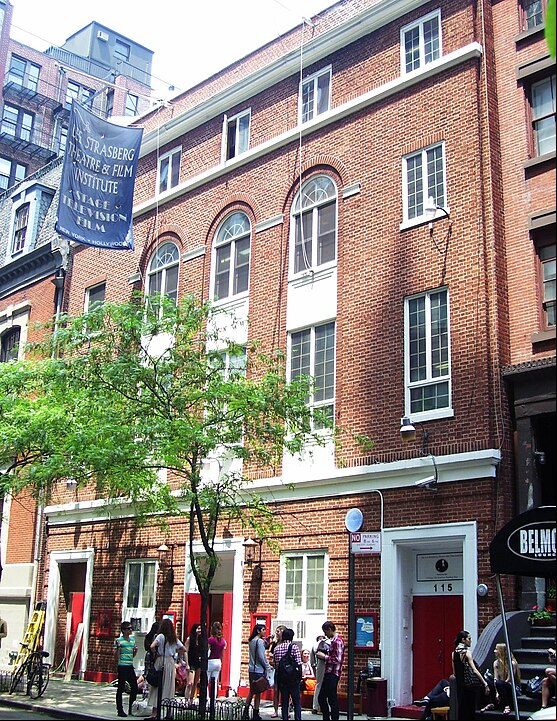 Ele mudou-se para Nova York para ser ator. E estudou no prestigiado o Lee Strasberg Theatre and Film Institute.