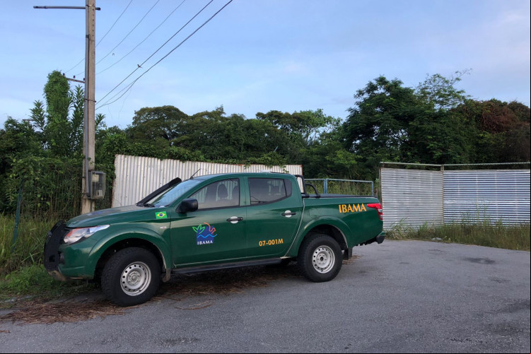OBRA foi embargada na quarta-feira, 15. Uma semana depois, governador anunciou mudança de local do evento
