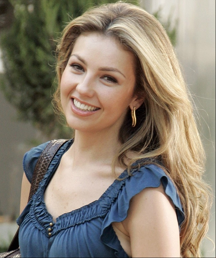 Um dos destaques é Thalía, que, além de atriz, é cantora, compositora, multi-instrumentista (piano e violão) e empresária. Um de seus sucessos é a música Muñequita Linda..