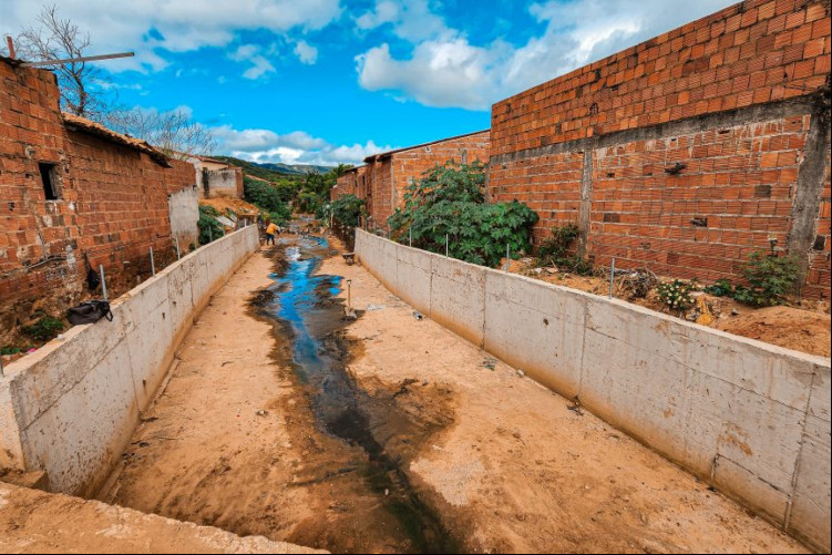 As obras no Riacho Seco começaram em maio e tem previsão de serem finalizadas em 90 dias