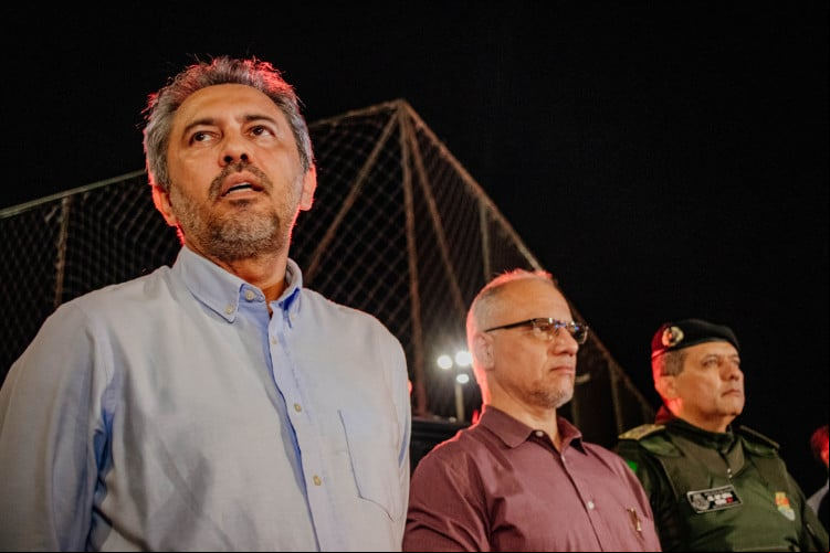 GOVERNADOR Elmano de Freitas e o secretário da Segurança Roberto Sá