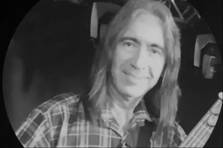 Baixista da banda de forró Os Januários, Antônio Abelardo Nogueira Xavier