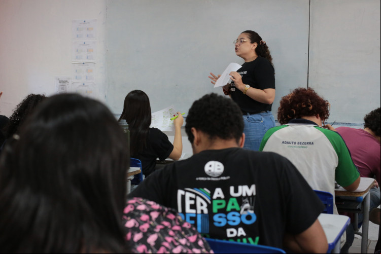 FORTALEZA-CE, BRASIL, 12-07-2024: Aula nas férias preparatório para o ENEM. Colégio Adalto Bezerra. (Foto: Fabio Lima/ OPOVO)
