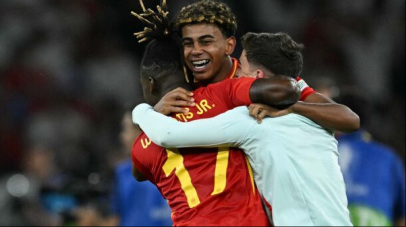 Spain's forward #19 Lamine Yamal (C) greets Spain's midfielder #17 Nico Williams after winning at the end of the UEFA Euro 2024 final football match between Spain and England at the Olympiastadion in Berlin on July 14, 2024. (Photo by INA FASSBENDER / AFP) (Photo by INA FASSBENDER/AFP via Getty Images) 