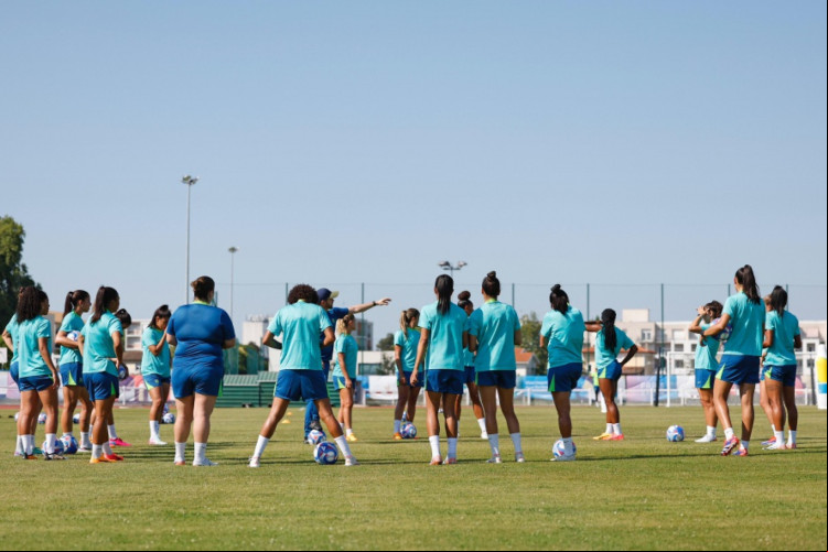 Seleção feminina realizou primeiro treino em Bordeaux, onde irá estrear nas Olimpíadas de Paris-2024 diante da Nigéria.
