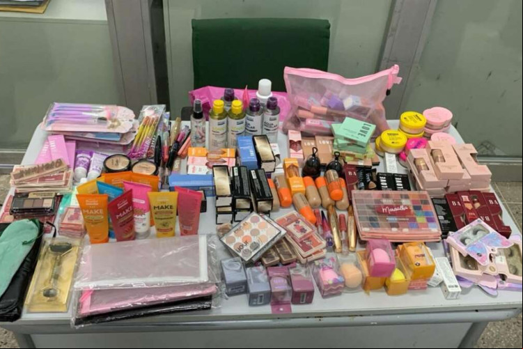 Suspeita de aplicar golpe do Pix falso levou R$ 5 mil em produtos de beleza de loja, em Juazeiro do Norte