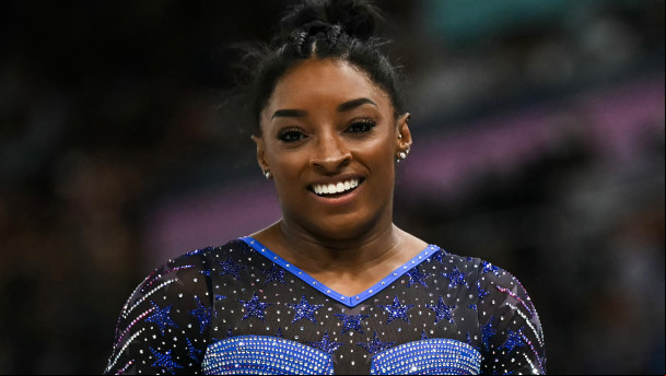 Simones Biles abre sorriso após nota na final do individual geral na Olimpíada de Paris