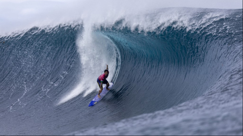 Gabriel Medina, do Time Brasil, pega onda durante a terceira rodada de surf do terceiro dia dos Jogos Olímpicos de Paris 2024, em 29 de julho de 2024, em Teahupo'o, Polinésia sa 
