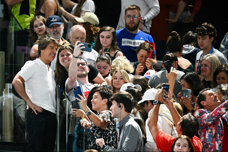 Tom Cruise acompanhou a classificatória da ginástica feminina e deve participar do encerramento das Olimpíadas
