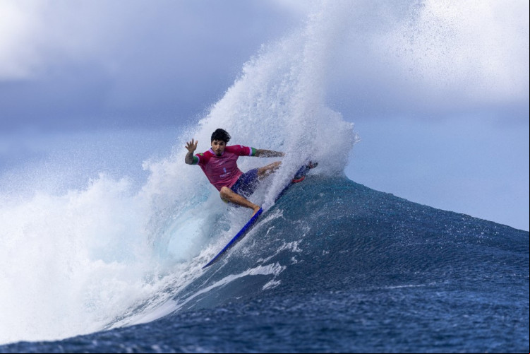 Gabriel Medina luta pelo bronze
