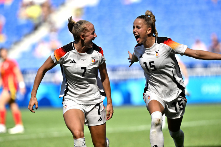 A zagueira Giulia Gwinn comemora o primeiro gol de seu time na partida de futebol feminino pela medalha de bronze entre Espanha e Alemanha durante os Jogos Olímpicos de Paris 2024, no Estádio de Lyon, em Lyon, em 9 de agosto de 2024 