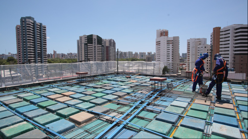 Segmentos de construção de edifícios e de serviços especializados – como acabamento, demolições, instalações elétricas e preparação de terreno – também tiveram quedas