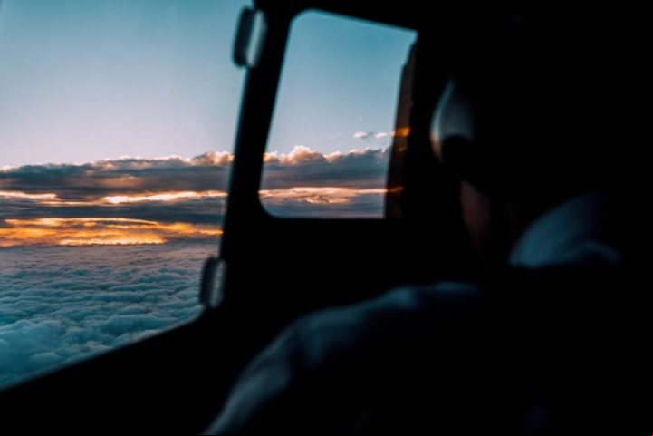 Ele mencionou que o objeto estava acima do seu nível de voo, a uma altitude de 34 mil pés.