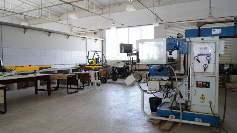 LABORATÓRIO do projeto Aratinga Aerodesign da UFC Russas