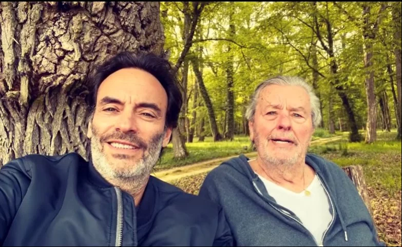 De acordo com o primogênito de Alain Delon, o ator estava muito debilitado e não ava mais se ver nessa condição”.