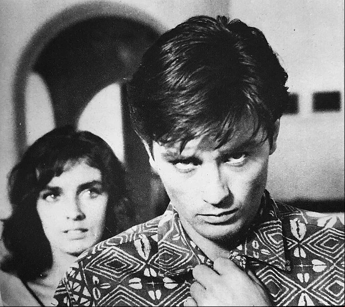 O filme franco-italiano “O Sol por Testemunha”, de 1960, foi o responsável por iniciar a fama de Alain Delon. Na película, ele interpreta o protagonista Tom Ripley.