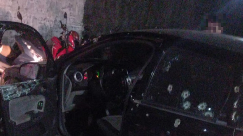 Carro em que o casal trafegava foi crivado de balas