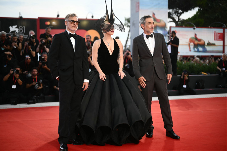 Joaquin Phoenix, Lady Gaga e o diretor Todd Phillips no tapete vermelho do filme 'Coringa: Delírio a dois' Joaquin Phoenix, Lady Gaga e o diretor Todd Phillips no tapete vermelho do filme 'Coringa: Delírio a dois'