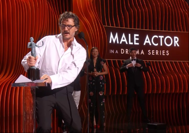 Isso é errado por algumas razões. Estou um pouco bêbado, achei que podia ficar bêbado. Obrigado, HBO, por... Meu Deus, estou parecendo um tolo, mas muito obrigado. É uma honra, disse o ator.