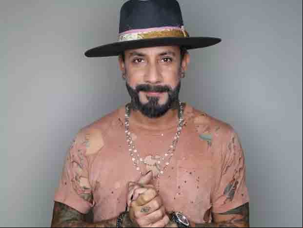 Gosling chegou a ser convidado para fazer parte da banda, mas recusou o convite porque não achava que o grupo fosse dar certo e porque preferia se dedicar à atuação.
