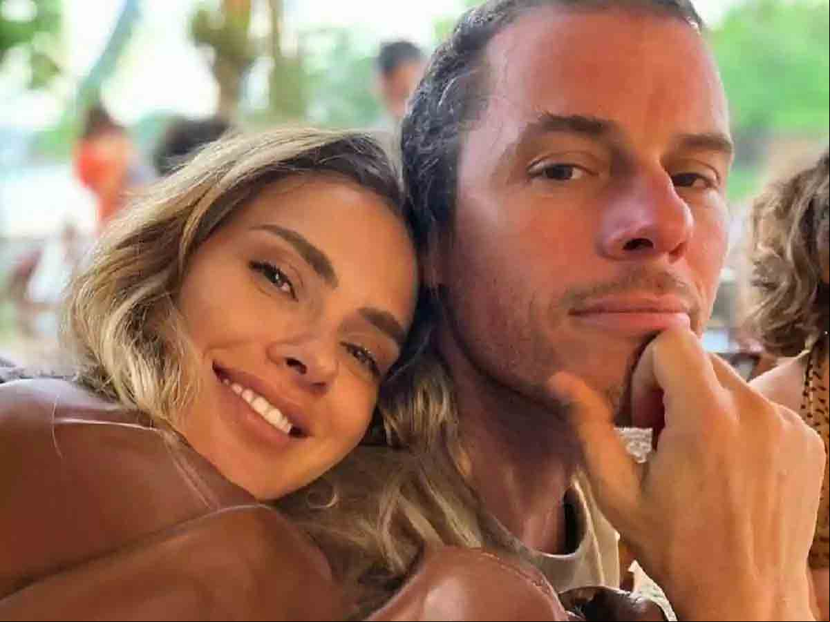 Para celebrar, Dieckmann fez registros nas suas redes sociais com amigos e familiares, como o marido, o diretor de TV Tiago Worcman.