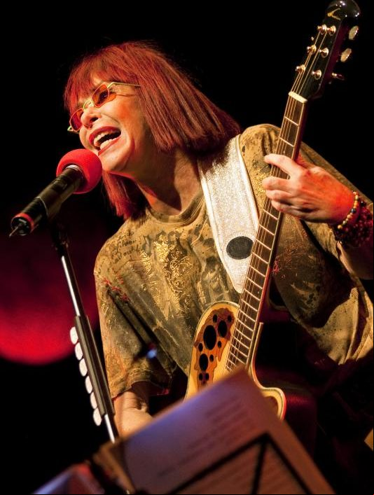 O fim do relacionamento veio ao mesmo tempo em que a banda acabou, em 1972. Depois disso, Rita iniciou sua bem-sucedida carreira solo, lançando uma série de álbuns aclamados e explorando uma ampla gama de estilos musicais.