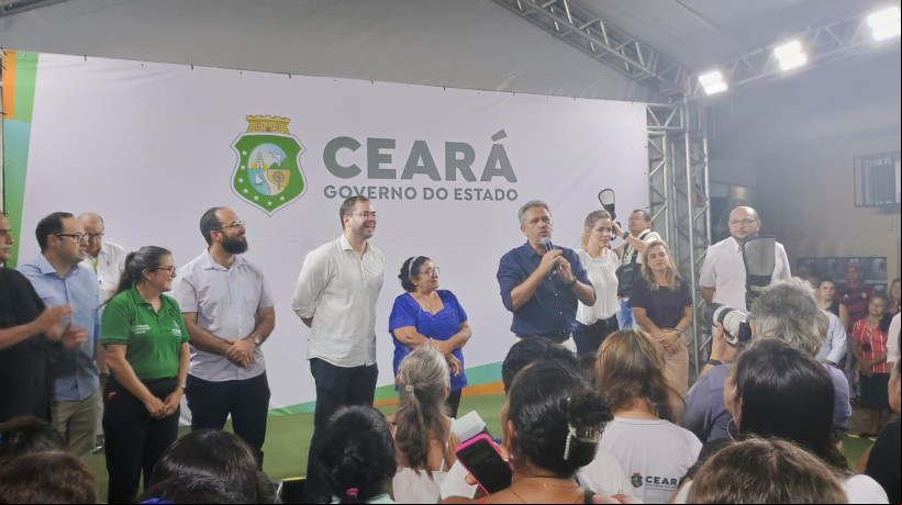 Elmano inaugura Espaço Social no Dias Macedo