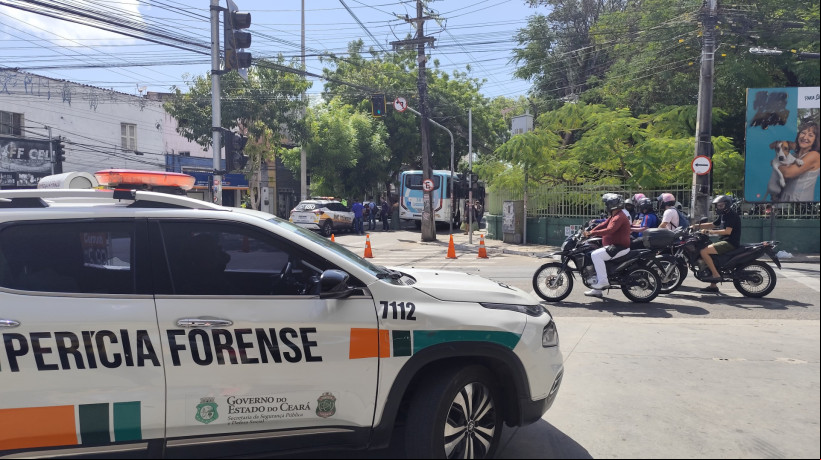 Homem é atropelado por ônibus no cruzamento da Avenida 13 de Maio, em Fortaleza; vítima está em estado grave