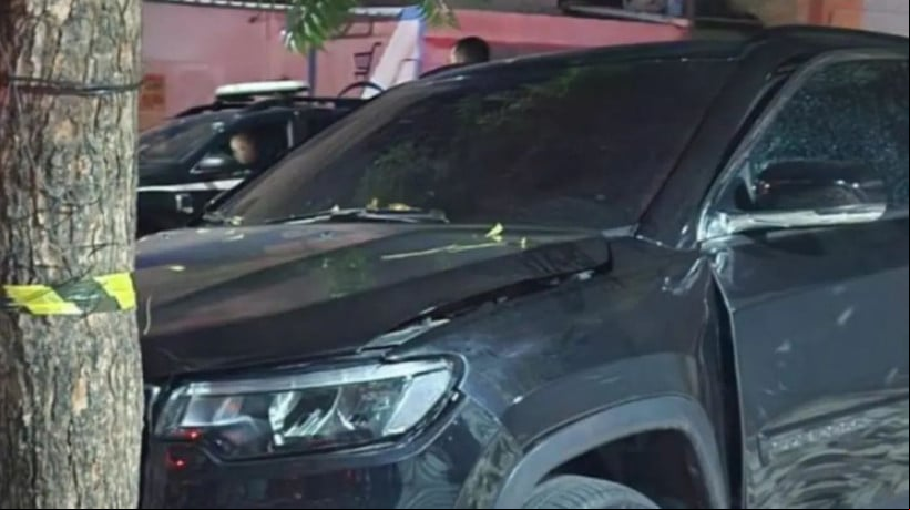 Vítimas estavam dentro de um veículo quando foram alvejadas no bairro João XXIII, em Fortaleza