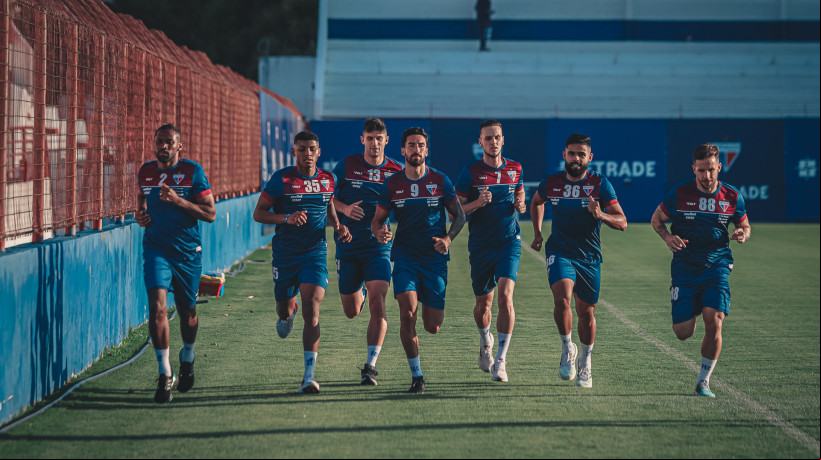 Jogadores fazem trabalho físico em treino do Fortaleza no Centro de Excelência Alcides Santos, no Pici 