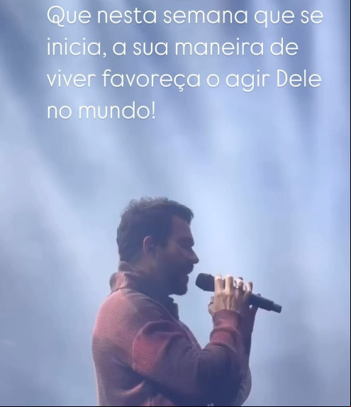 Em seu Instagram, o Padre Fábio de Melo costuma além de publicar fotos e vídeos de seu trabalho, mensagens religiosas e motivacionais a seus seguidores.