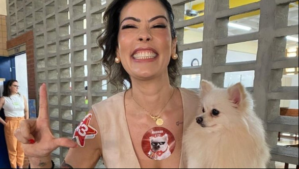 Natalia Herculano vota em Fortaleza