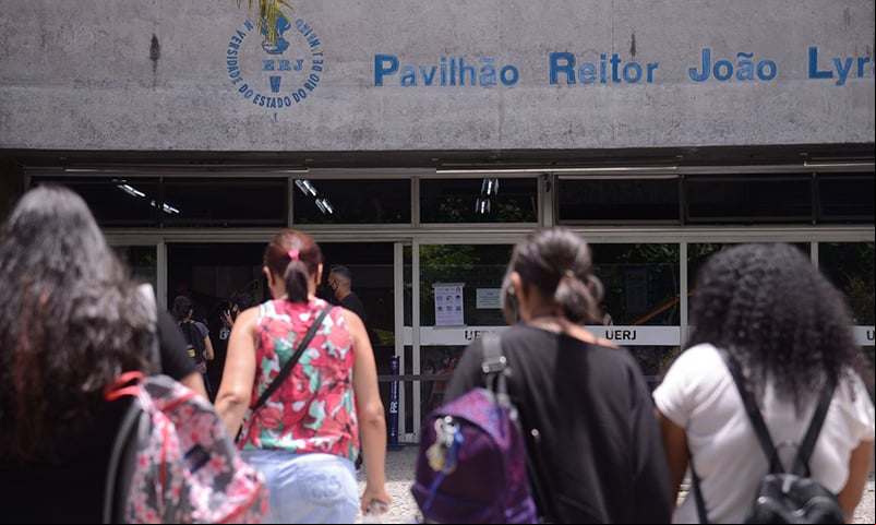 No mesmo ano, o Inep começa a fazer uma coleta de dados a respeito de deficiência ou condição específica dos participantes do Enem.