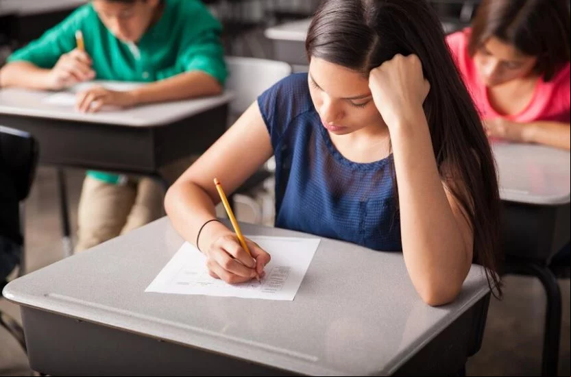 Segundo o Inep, 73,4% dos 4,5 milhões de estudantes inscritos fizeram a primeira etapa do Enem no dia 3/11 em todo o Brasil. A abstenção foi de 26,6%.
